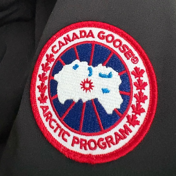 Authentic women’s Canada Goose Trillium Down Parka. Size .XS - Picture 11 of 13